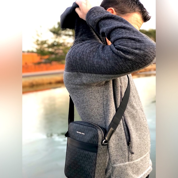 💥Moving to @the_bag_guy💥Micheal Kors - Medium Crossbody Leather Cooper - Picture 2 of 16